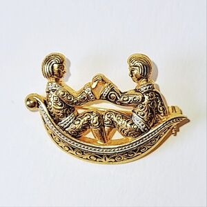 DAMASCENE COUPLE IN GONDOLA BROOCH